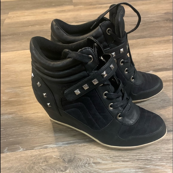 Wedged boots with studs - Picture 1 of 3